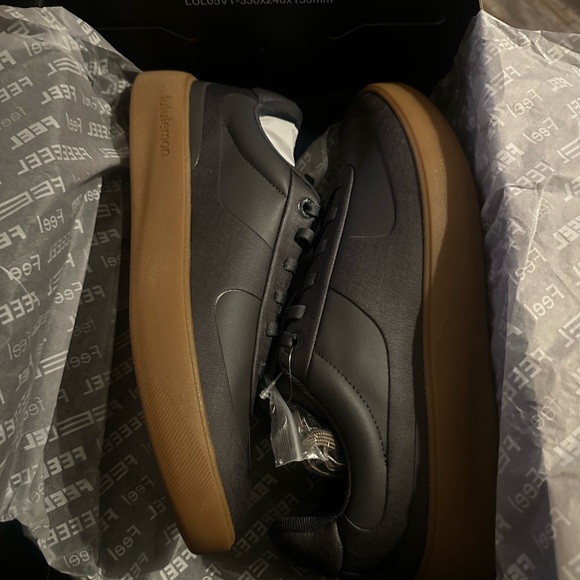Lululemon men’s sneakers- cityverse sneakers in traverse grey with gum sole - Picture 3 of 6